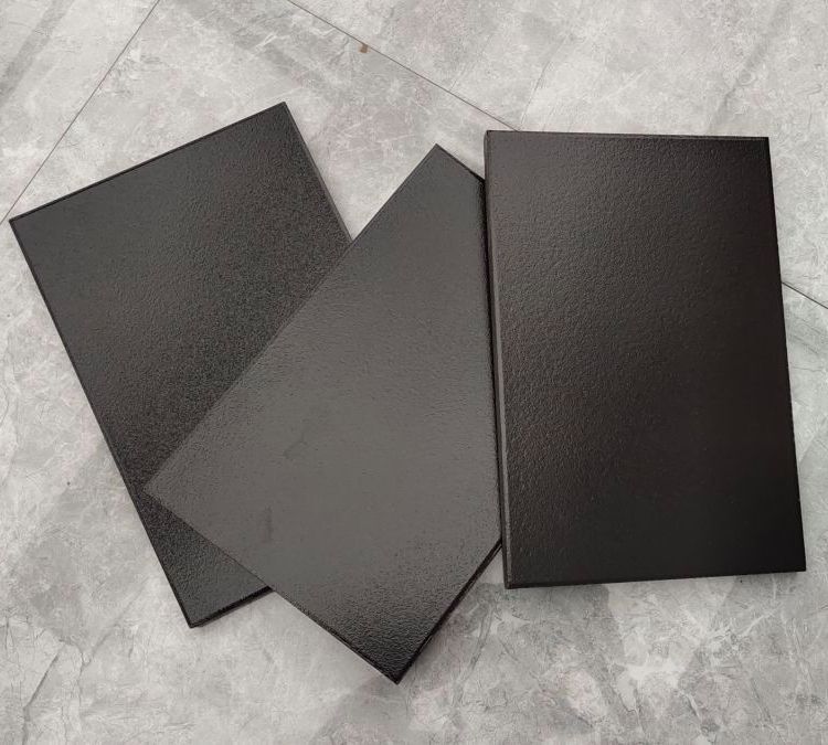 陶瓷压延微晶板：兼具耐磨耐腐与环保属性