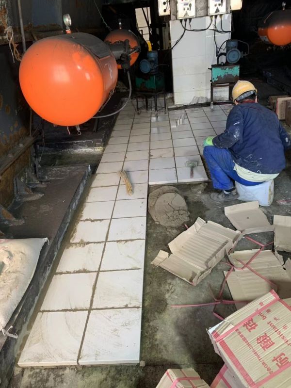 耐酸砖的铺贴与维护：筑牢防腐屏障的关键一步